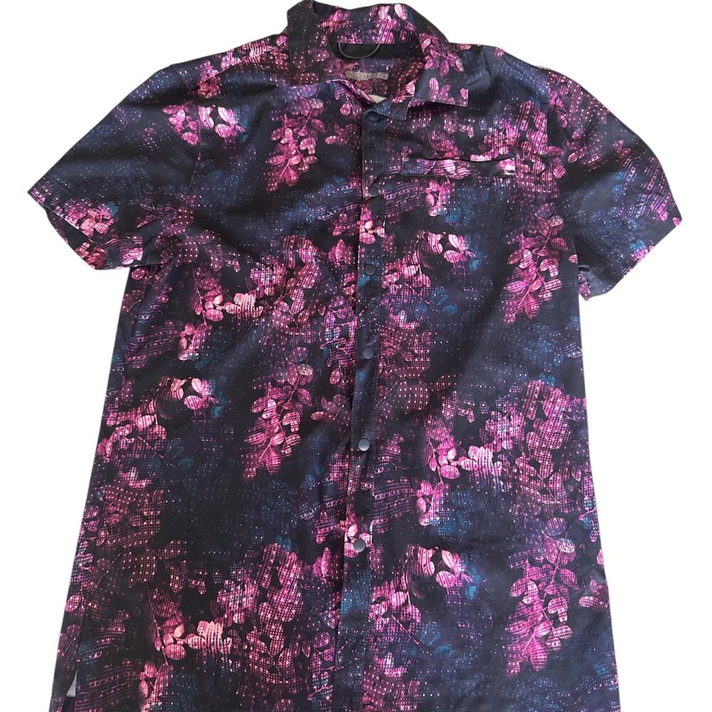 All in Motion Quick Dry, Button Front Men's Sz Small‎ Black + Pink Poly Hawaiian